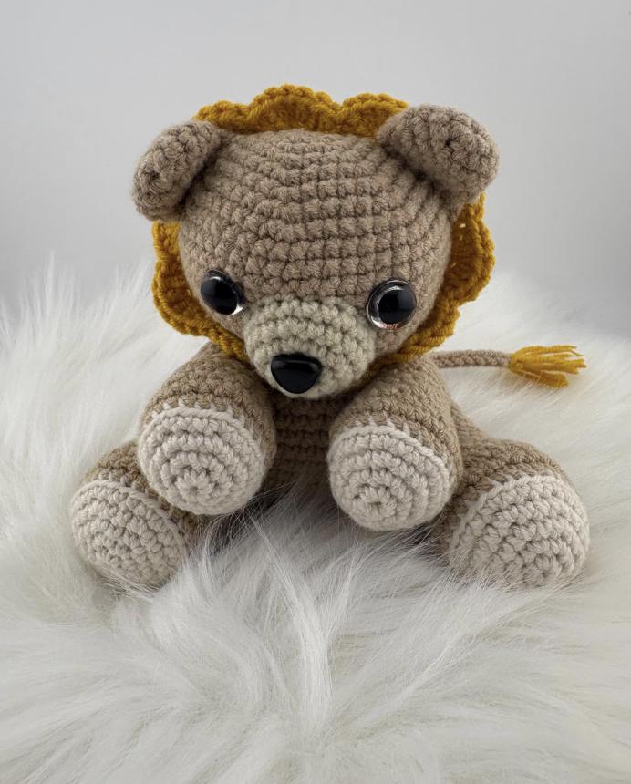 Leo Lion – Lion Crochet Amigurumi Pattern – Available in English & Portuguese