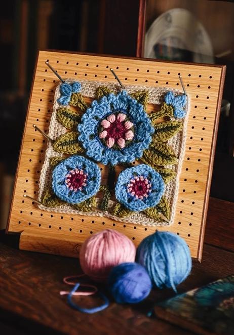 US Bedford Park Daisy Motif - Spirit of Flora Collection