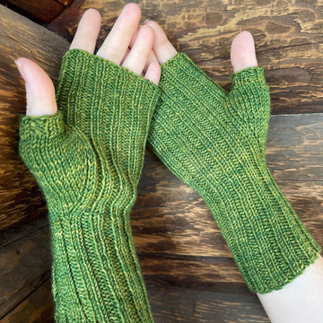 Reflejada Fingerless Mitts