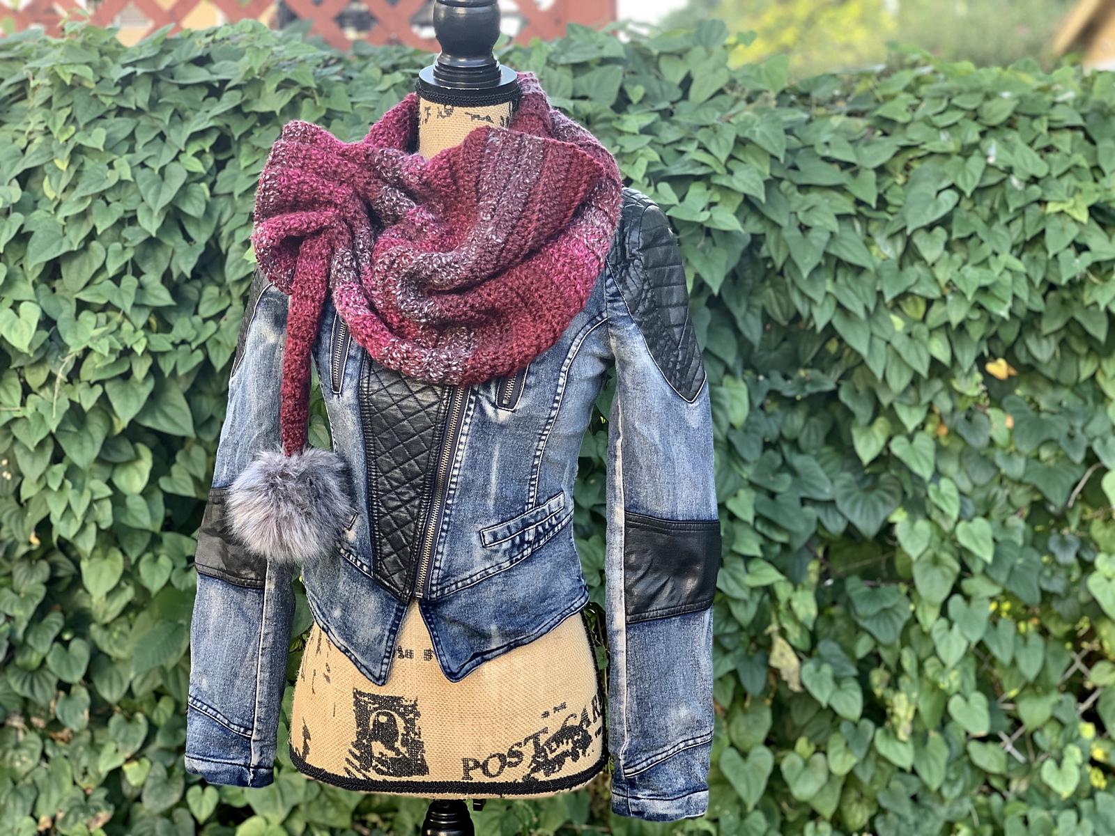 Carí Keyhole Scarf