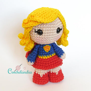Supergirl amigurumi doll - crochet pattern by Crochelandia