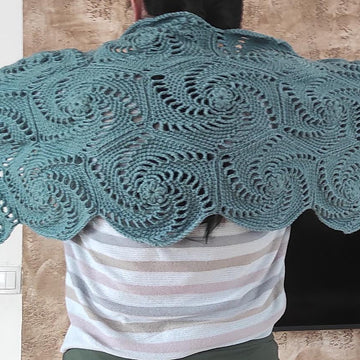 Spiral hexagon pocket scarf