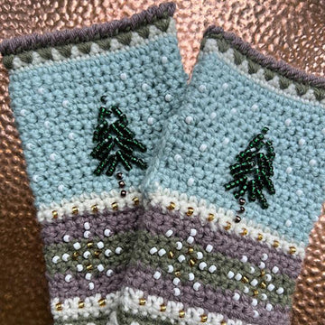 Beaded Pine Winter Mitts
