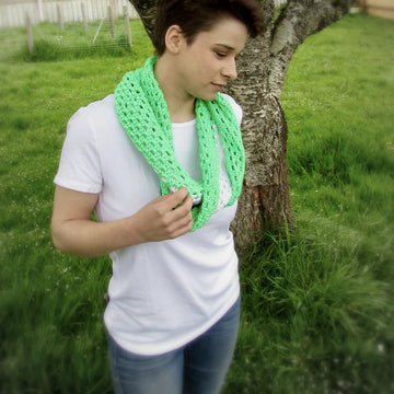 Bold & Beautiful Twisted Cowl