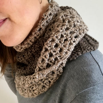 Easy Crochet Cowl Pattern:Half-N-Half Cowl