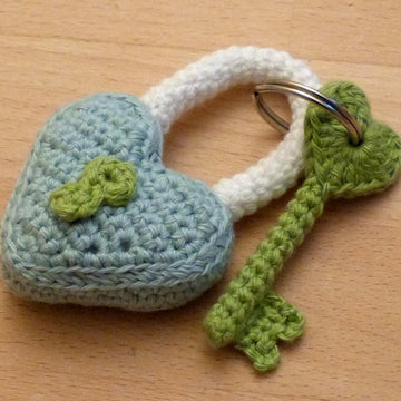 Keychain love lock