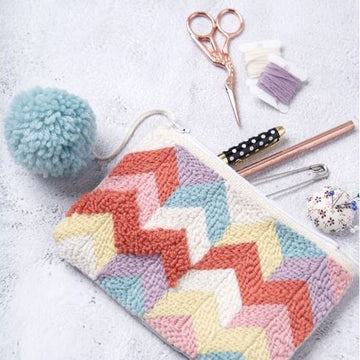 Zigzag Pouch in Anchor Tapisserie Wool - 0022500-00001-04 - Downloadable PDF
