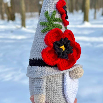 Gnome with poppy flower