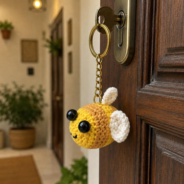 Crochet Bee Keychain – PDF Pattern + Video Tutorial