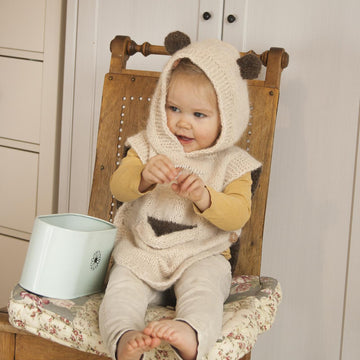 Sören bear cub poncho