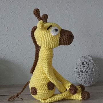 Crochet Pattern for the Giraffe Joy!