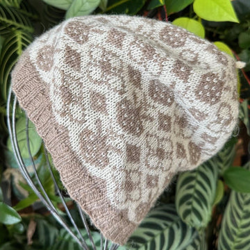 Beth & Diana hat