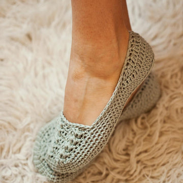 Ladies Cable Slippers