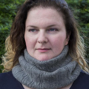 Rosebuds Cowl