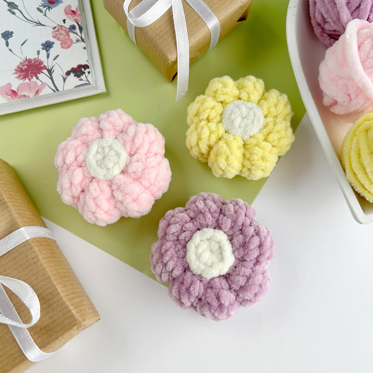 Crochet flower keyring plush Amigurumi pattern crochet bag charm Crochet car hanger