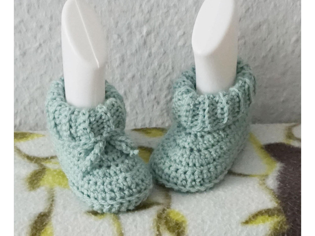 Crochet Pattern for the Baby Booties Angel
