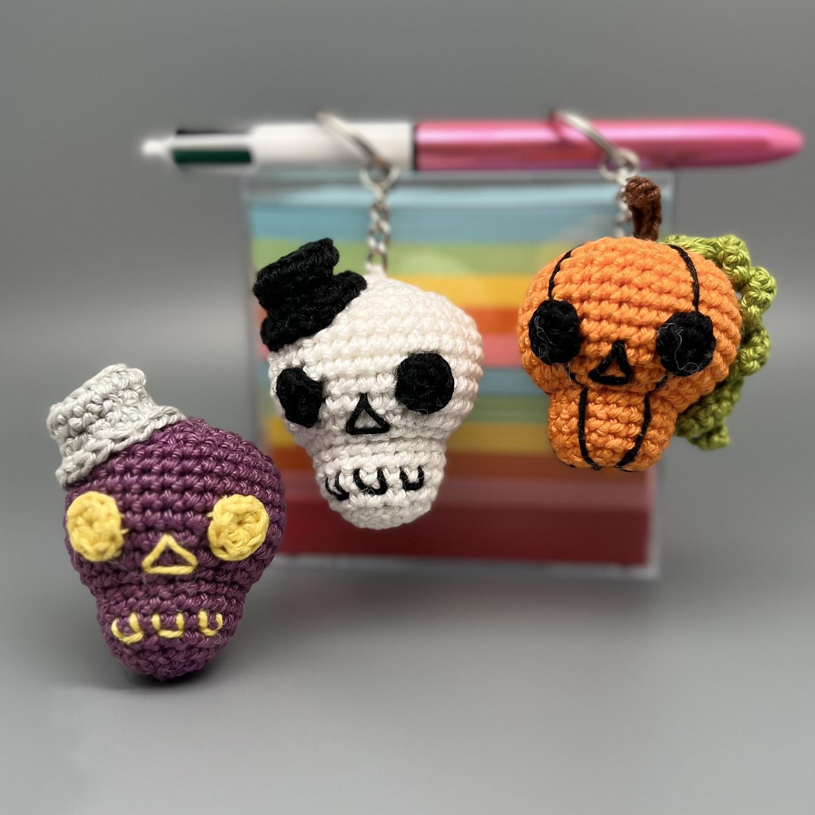 Halloween Skulls - crochet Keychains