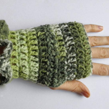 Set loop scarf & fingerless mittens with ruffles