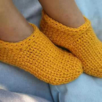 Cozy house slippers for adults and kids crochet pattern S6