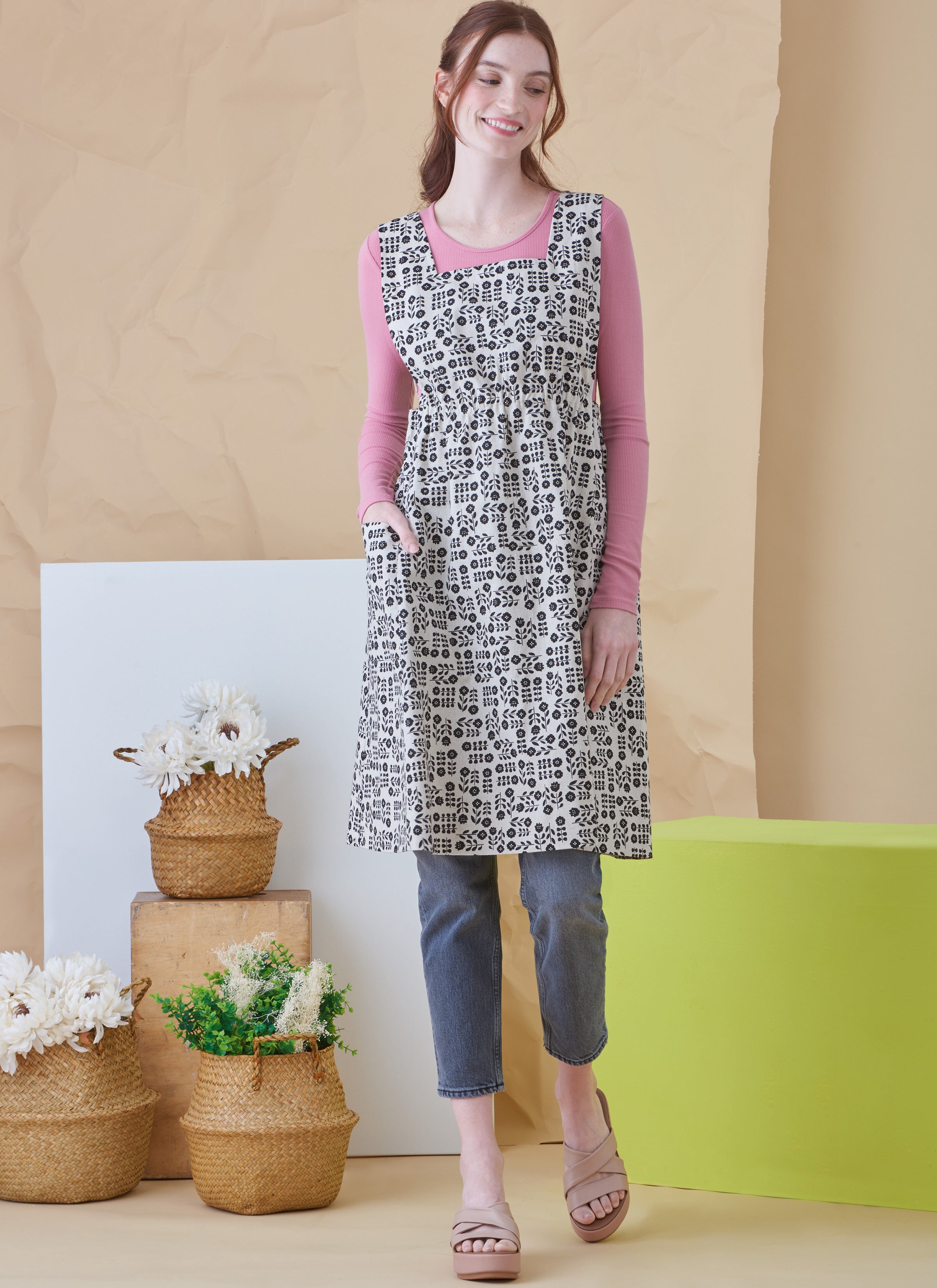 Simplicity Misses' Tabard Aprons by Elaine Heigl Designs S9766 - Sewing Pattern