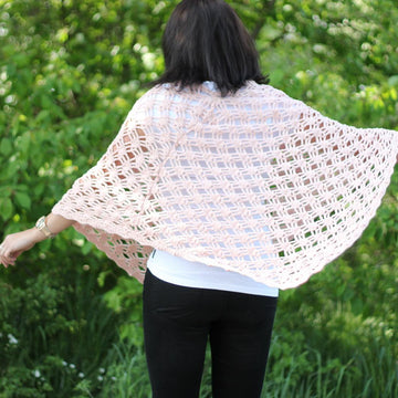 Light poncho with easy stitches