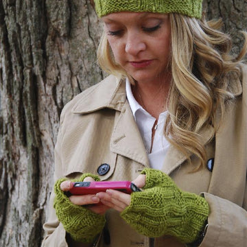 Wavy Gravy Woman Set; Hat, Fingerless Mittens and Cowl
