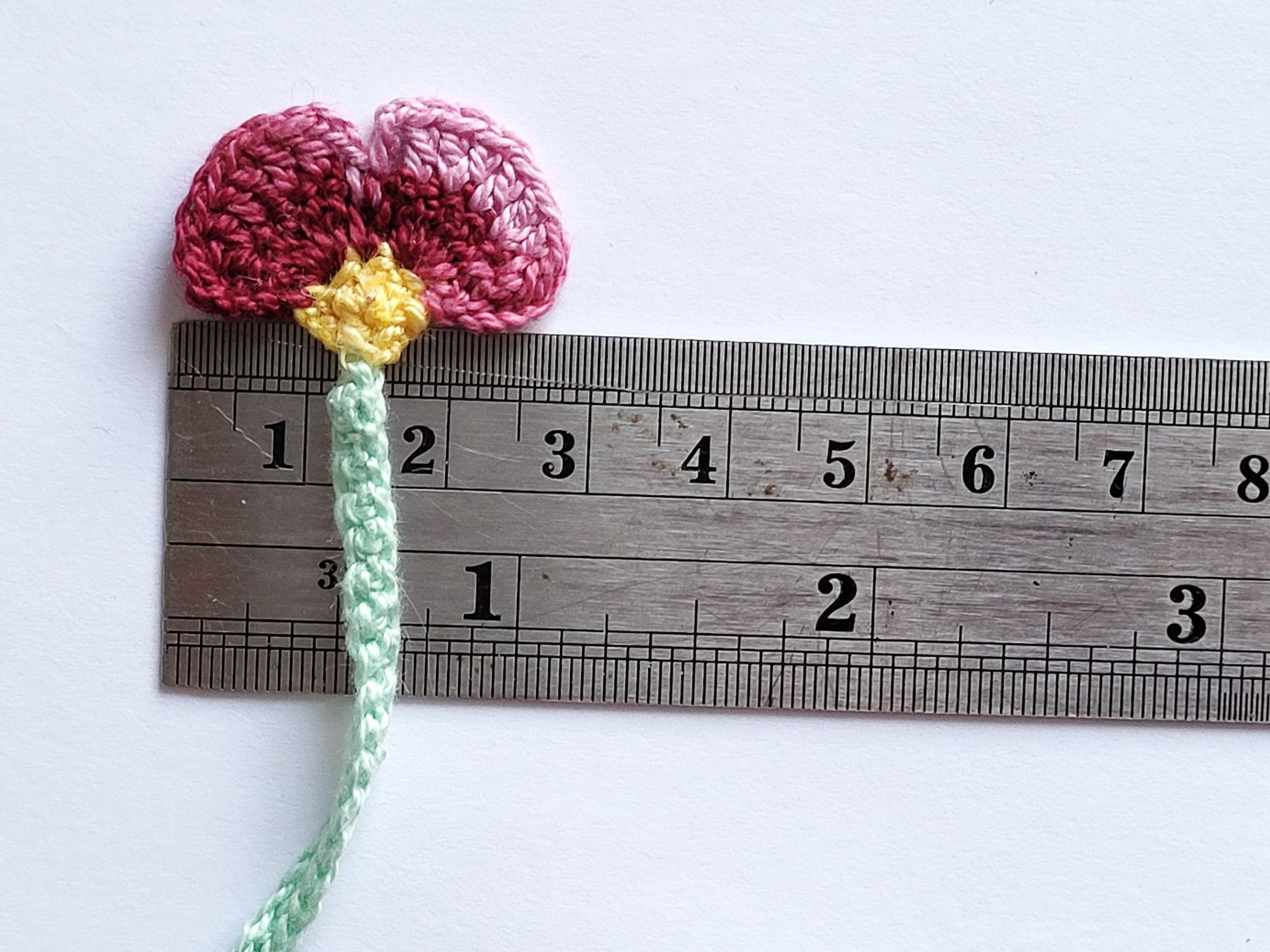 Crochet burgundy flower pattern