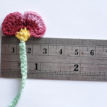 Crochet burgundy flower pattern