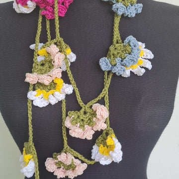 Daisies & Roses Lariat