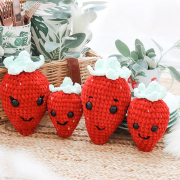 Crochet Strawberry (Fragola Family)