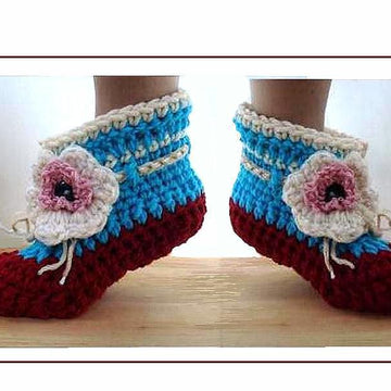 546 CROCHET SLIPPER, newborn to adult
