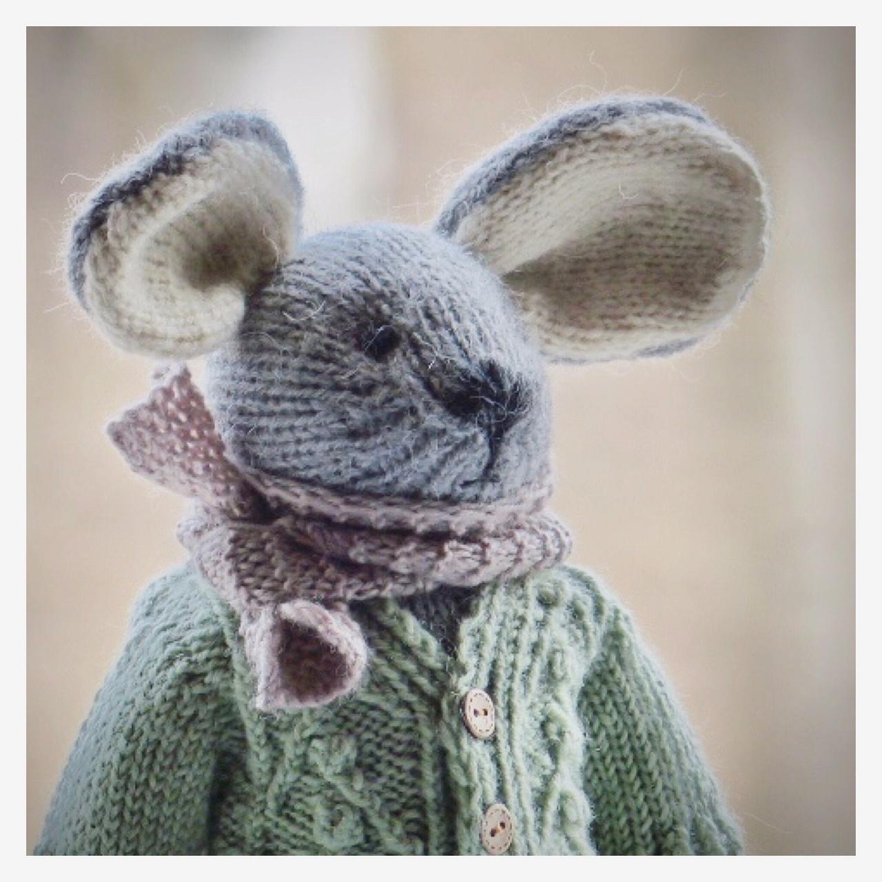 2 Little mouse Theo and Kitsy in Russian