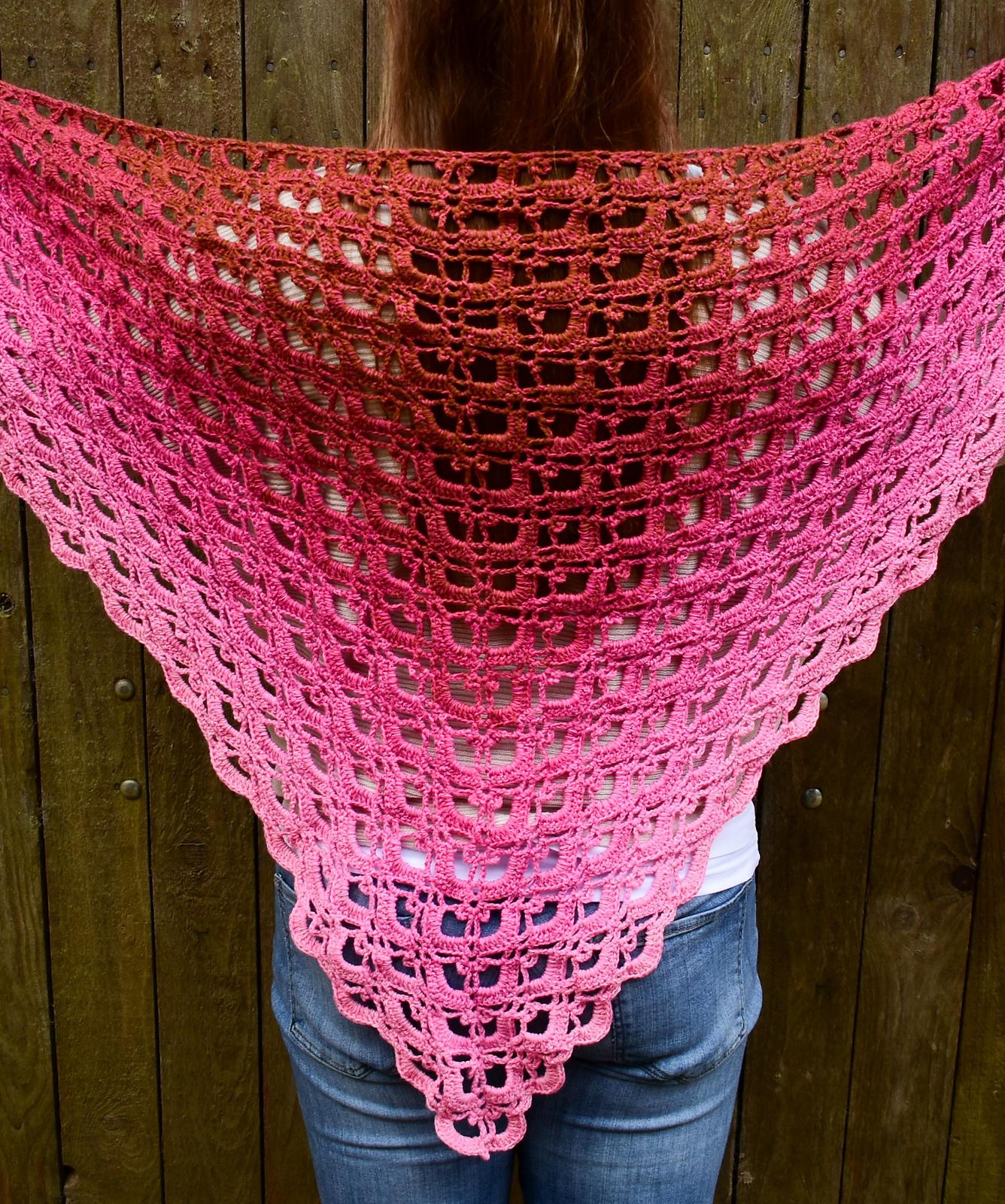 Triangular shawl "Cupcake"