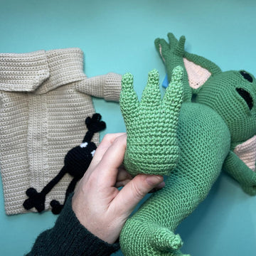 Wise Alien amigurumi