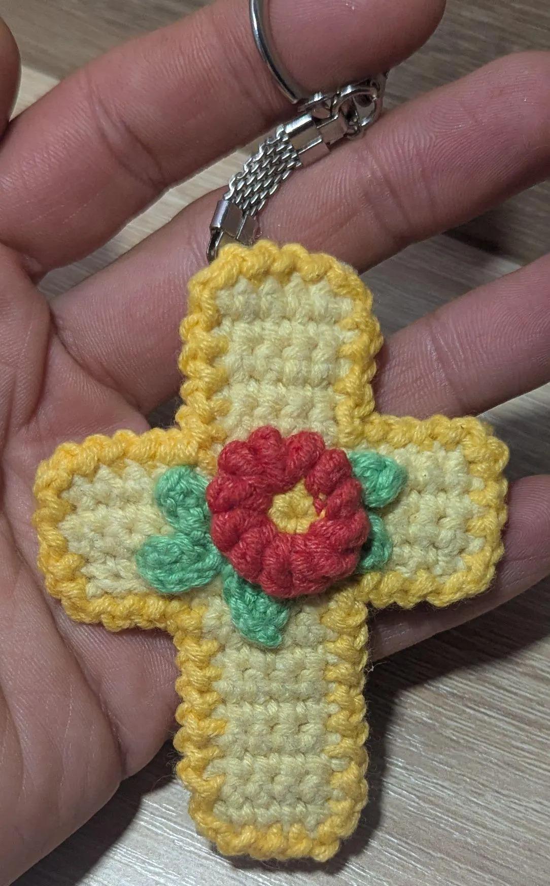 Cross Amigurumi Keychain with Flower English-US