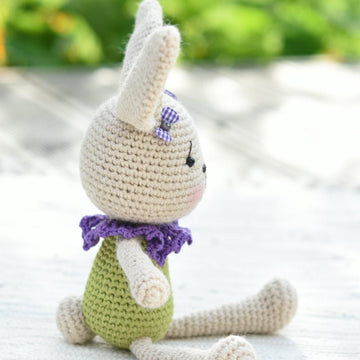 Lace collar bunny