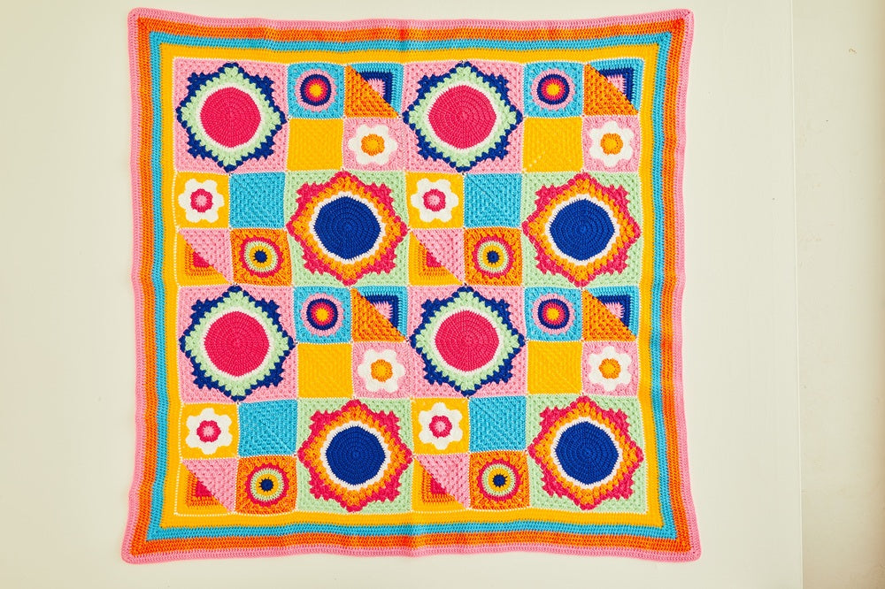 Hayfield DayTripper Picnic Blanket CAL 12 Ball Colour Pack