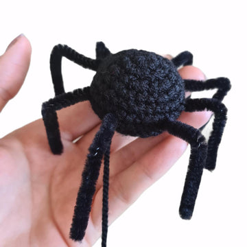 Halloween Crochet Wreath Pattern - Creepy Crawly