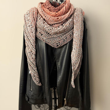 Flat Triangular Scarf "Opora"