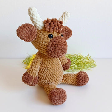 Cinnamon, the Highland Cow / Zimt, die Schottische Hochlandkuh (Low Sew)