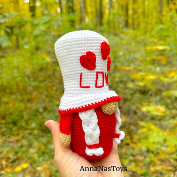 Gnome Valentina in red