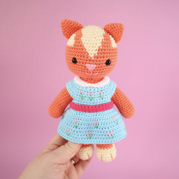 Claudia the Cottage Cat Amigurumi