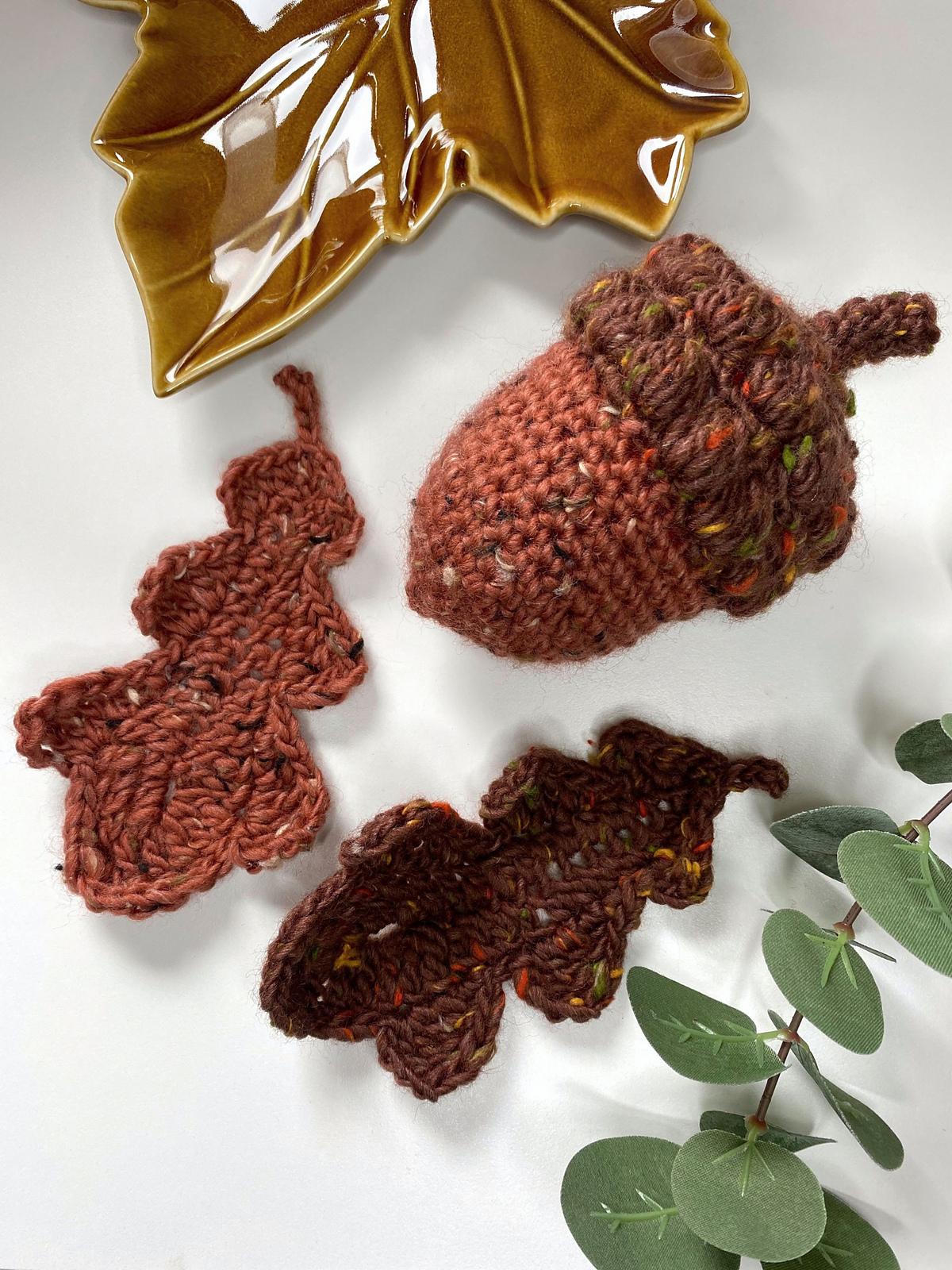 Tweed Acorn and Oak Leaf
