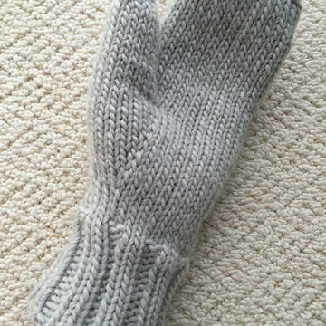 Heartflower Cabled Mittens