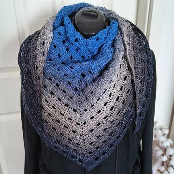 Triangular Scarf "Diopatra"
