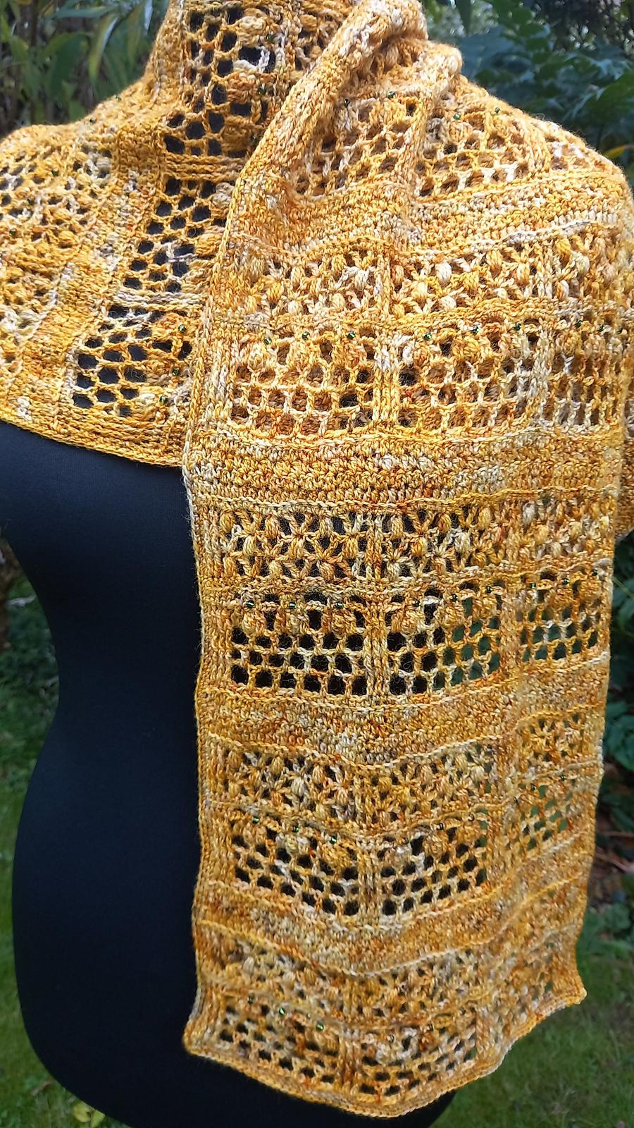 Fractured Bee Line Scarf