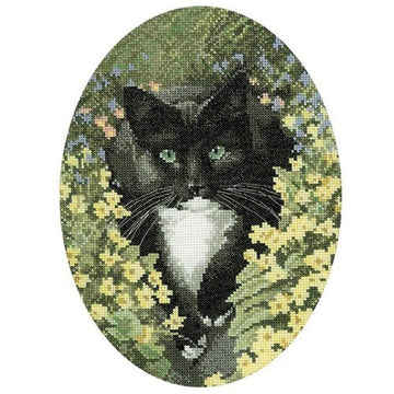 Heritage Black and White Cat, 14 count Aida Cross Stitch Kit - 26.5cm x 20.5cm