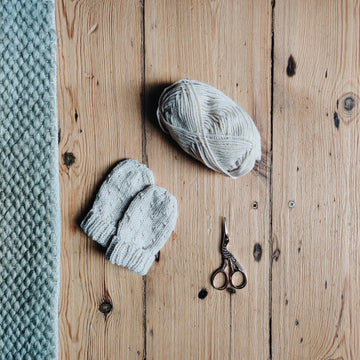 Broadstairs Dot Mittens for baby