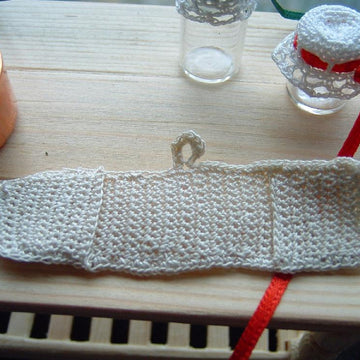 1:12th scale Oven gloves, jar cover & basin holder