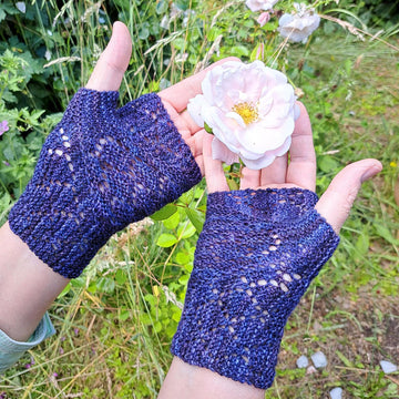Mitred Lace Mitts
